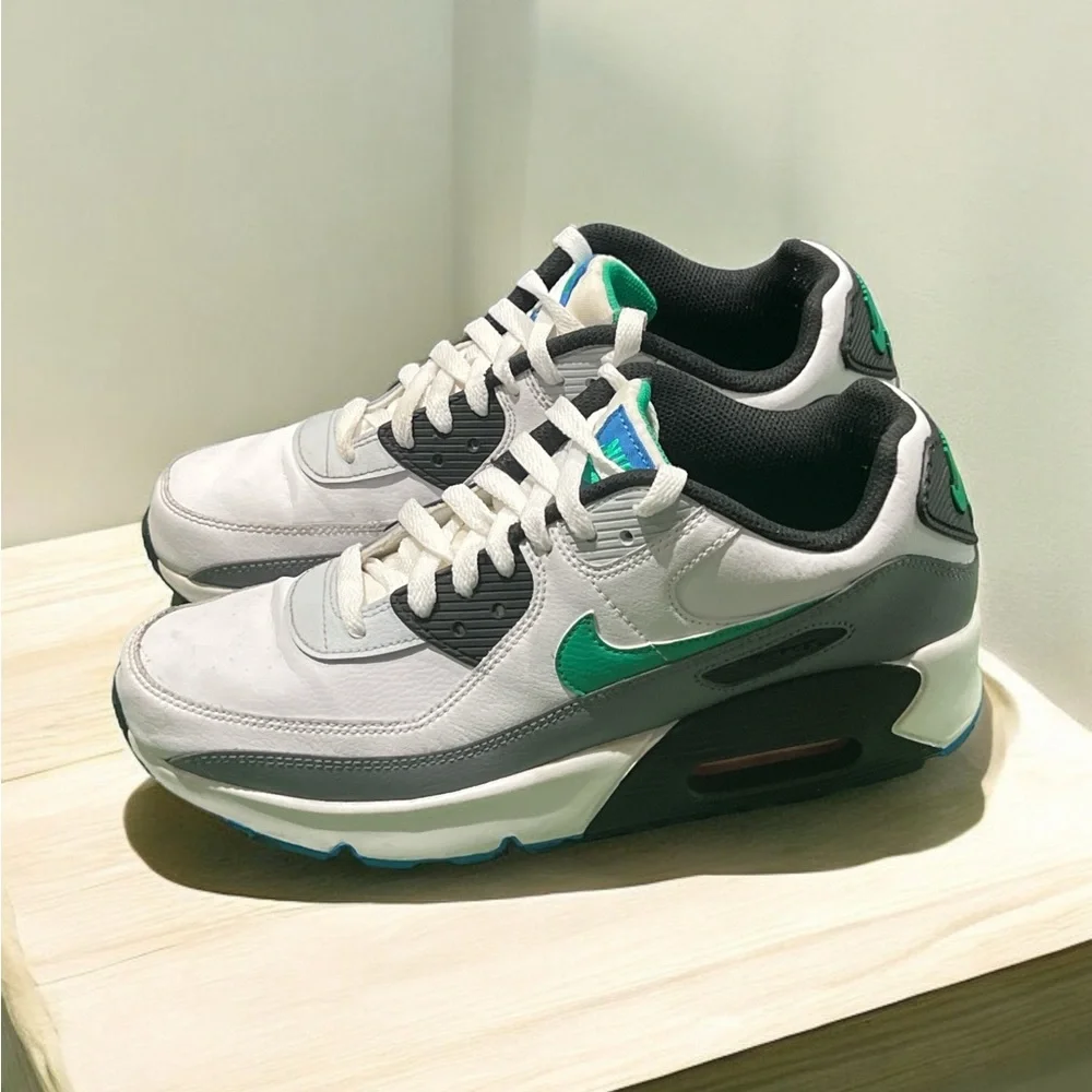 Nike Air Max 90 LTR Big Kids Shoes Size 7Y.